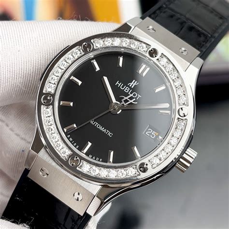 hộp đồng hồ hublot - đồng hồ Hublot nữ.